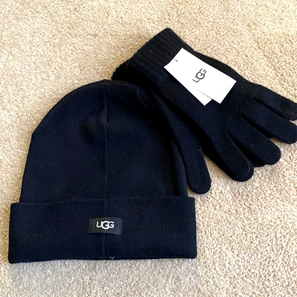 UGG Other - NWT Men's UGG Hat & Gloves Set